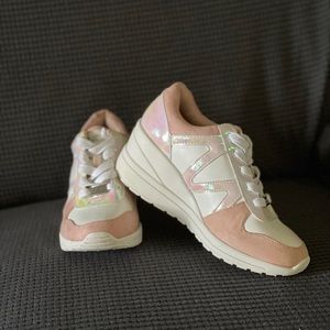 MICHAEL KORS SNEAKERS FOR GIRLS SIZE 2.